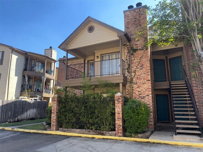 Building Photo - 2121 Hepburn St