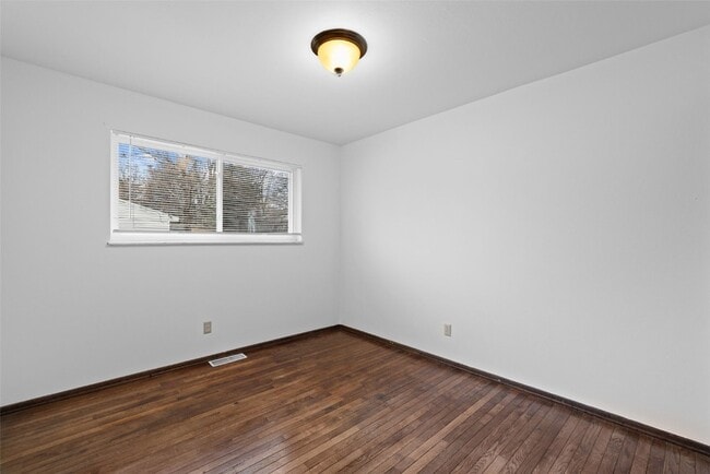Building Photo - 3557 High Dr