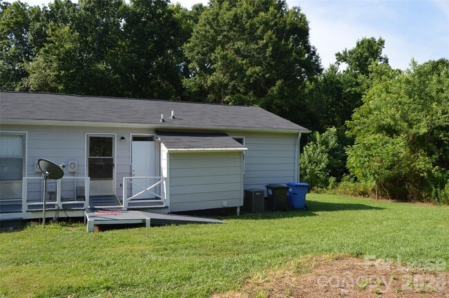 Building Photo - 135 Sherrill Ln