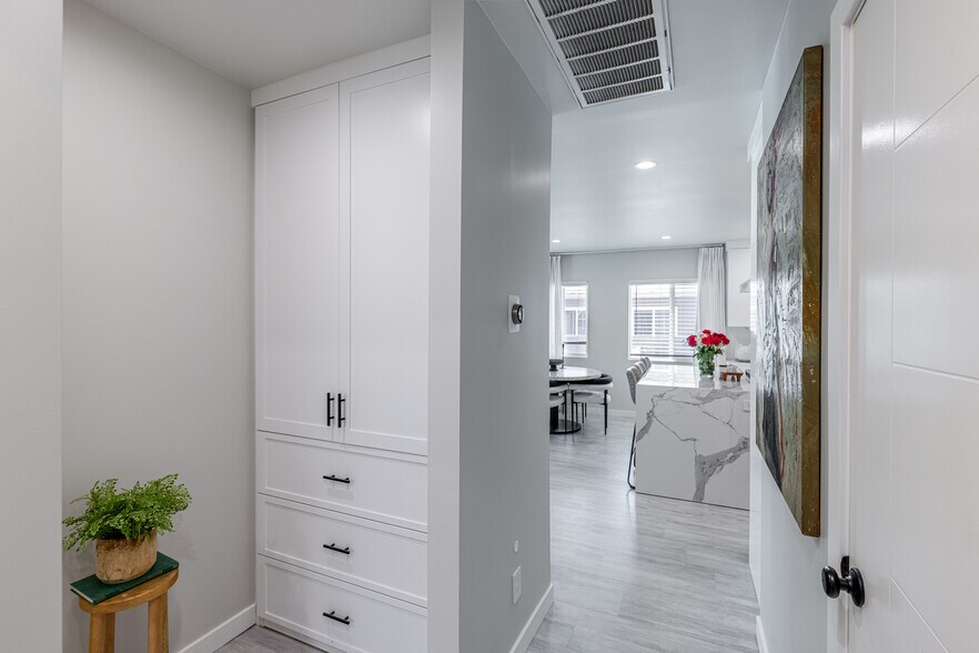 Building Photo - 8141 Hinds Ave