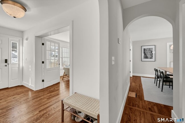 Building Photo - 5 Main Dr