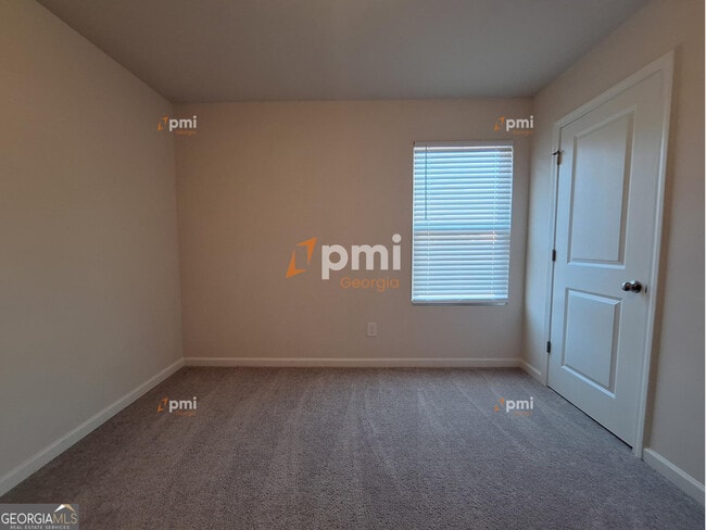 Building Photo - 127 Maple Dr