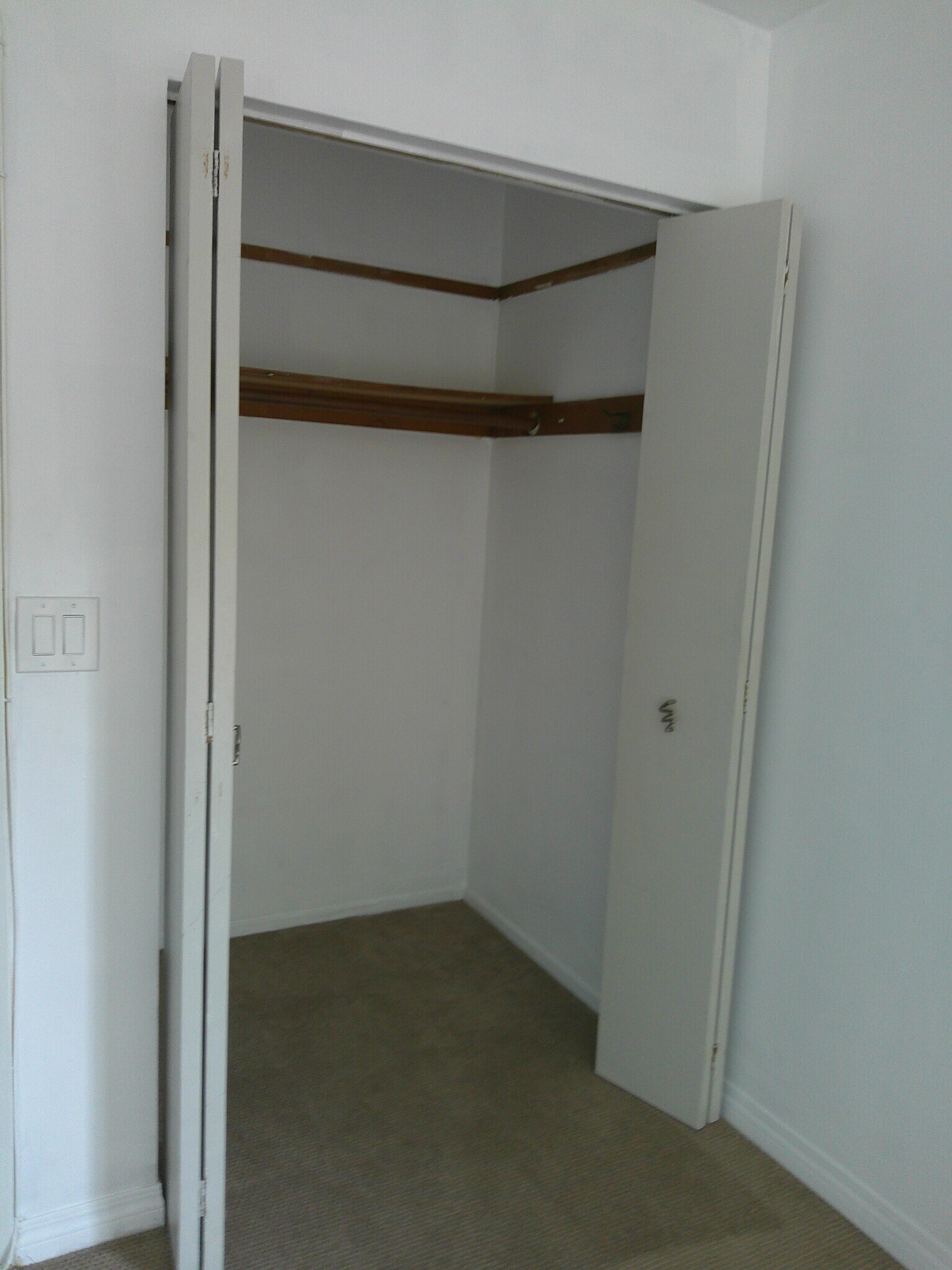 Bedroom 1 closet - 311 N Westlake Ave