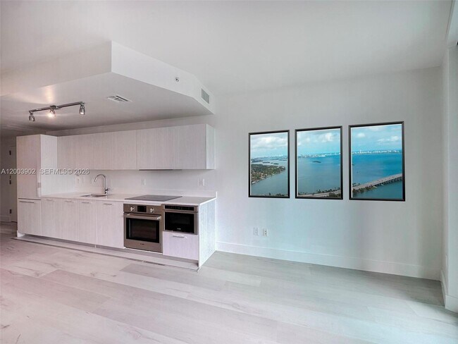 Building Photo - 501 NE 31st St