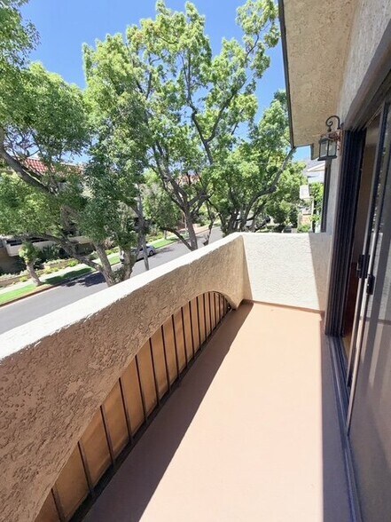 Building Photo - 430 E San Jose Ave