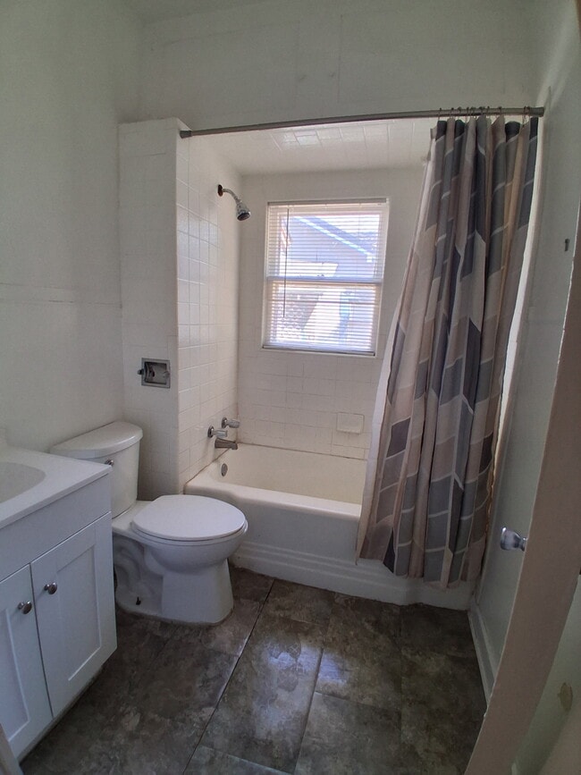 Building Photo - 707 Baylor St