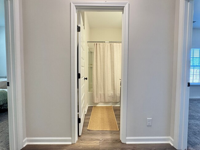 Building Photo - AVAILABLE NOVEMBER [PET FRIENDLY]