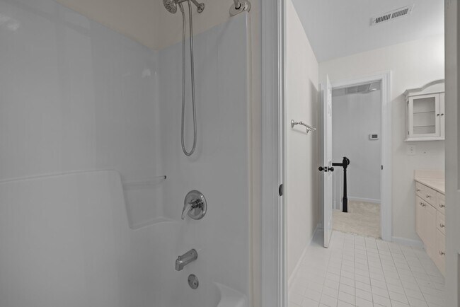 Building Photo - 2406 Flints Pond Cir