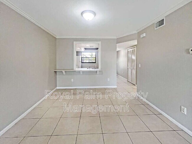 Building Photo - 4530 SW 10th Ave