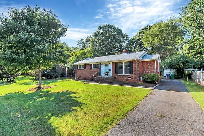 Building Photo - Charming 3BD/2BA Ranch in Selwyn Park!