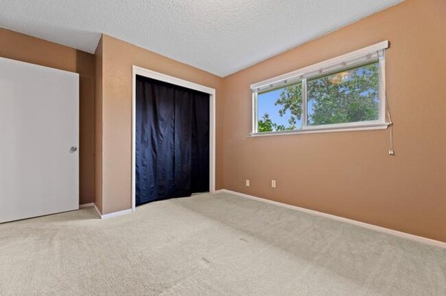 Building Photo - 4 Bedroom / 2 Bathroom Home for Rent $2,700