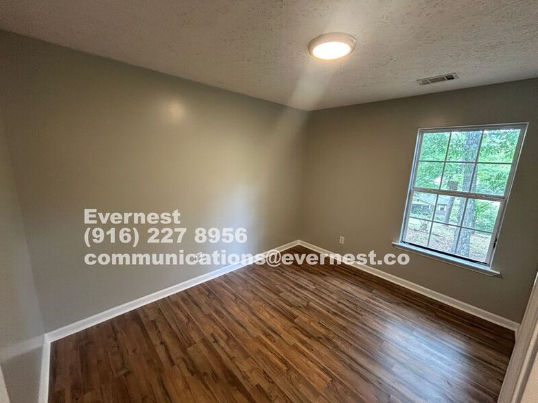 Building Photo - 1612 Deer Springs Rd