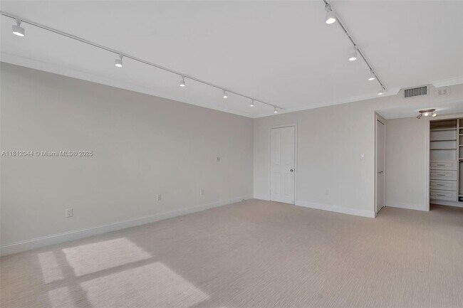 Building Photo - 3 Grove Isle Dr