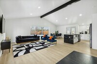 Building Photo - 3236 Golfing Green Pl