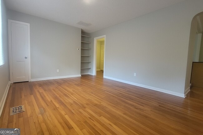 Building Photo - 854 Fayetteville Rd SE