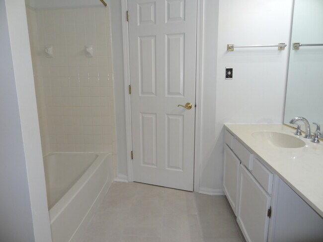 Building Photo - 450 Bridle Trail