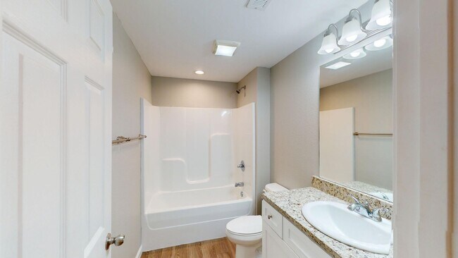 Building Photo - 2 Bed/2 Bath Condo in Pigeon Forge, TN Available Now!