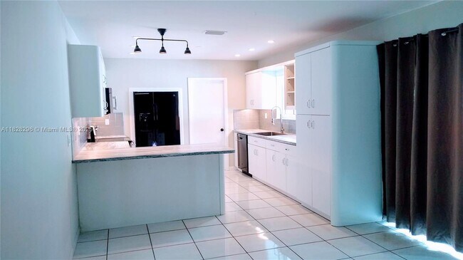 Building Photo - 3531 SW 94th Ave