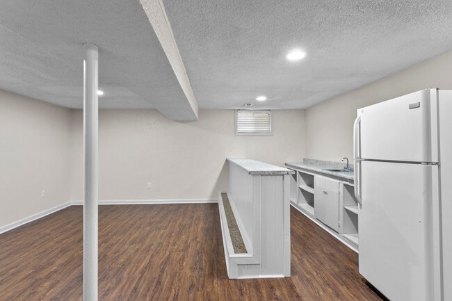 Building Photo - 529 NW Valleybrook Rd