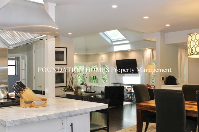 Building Photo - VIDEO - Prime Ross Residence- 4BD/3BA - La...