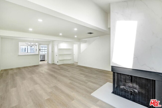 Building Photo - 18445 Hatteras St