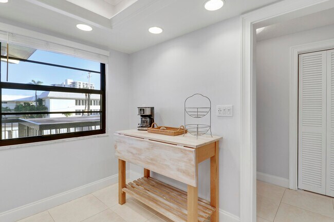 Building Photo - 275 S Beach Rd