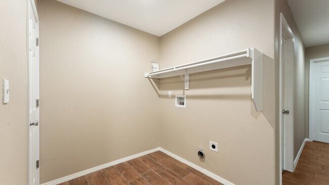 Building Photo - "Spacious 3-Bedroom Duplex in Prime Spring...