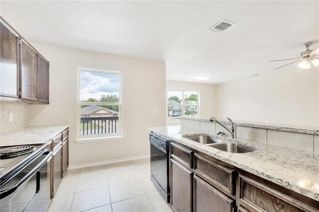 Building Photo - 2200 Creekside Ln