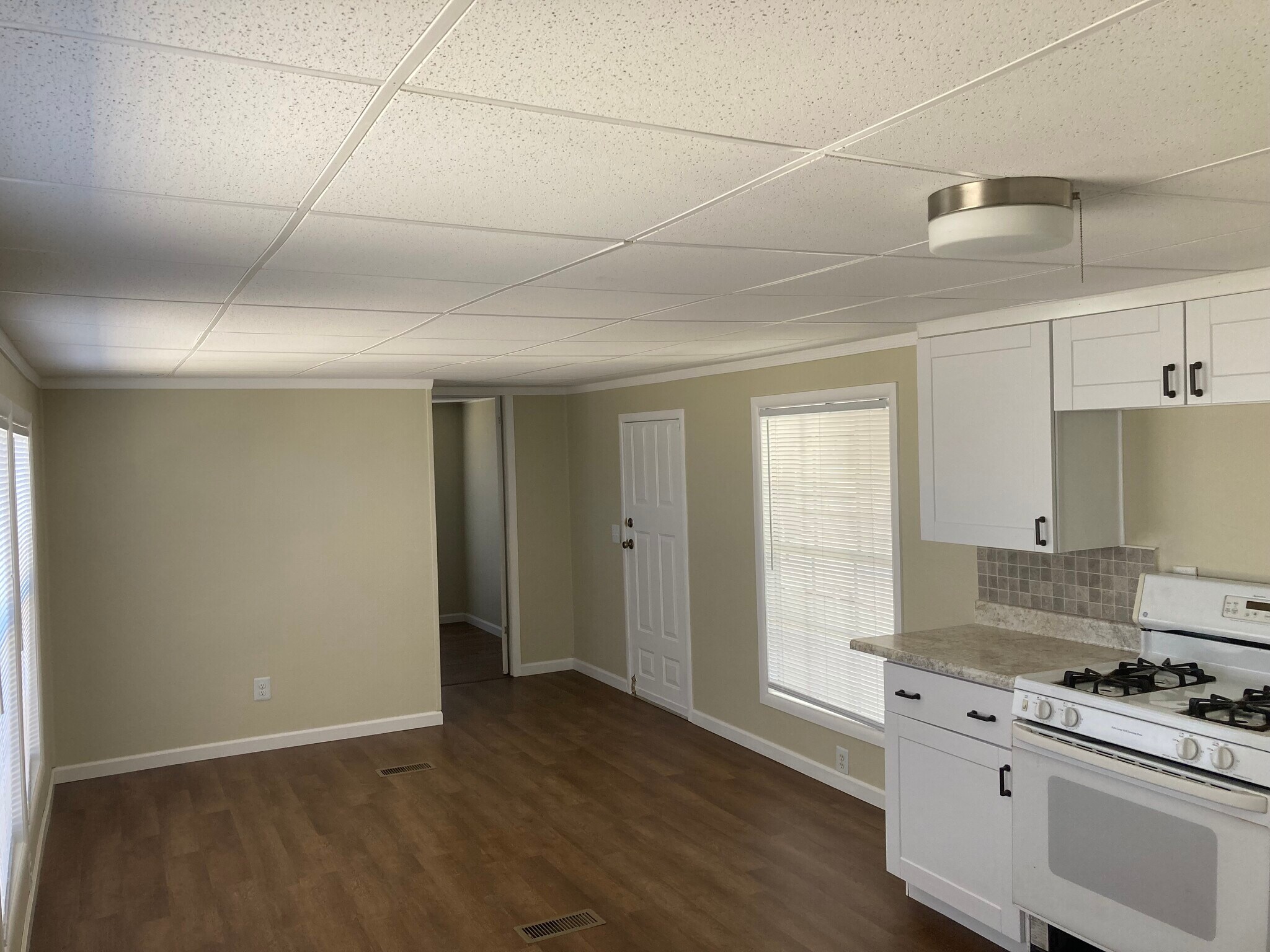 Entry area - front door - 5400 W Calle Cayeus