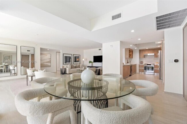 Building Photo - 10281 W Bay Harbor Dr