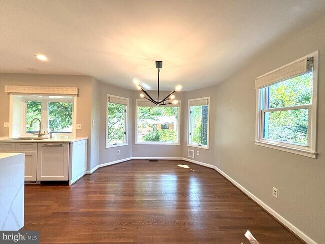 Building Photo - 7107 Tyndale St