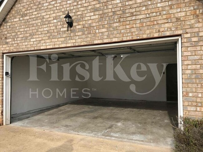 Building Photo - 8118 Birch Walk Dr