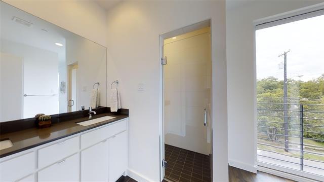 Building Photo - 4901 Live Oak St