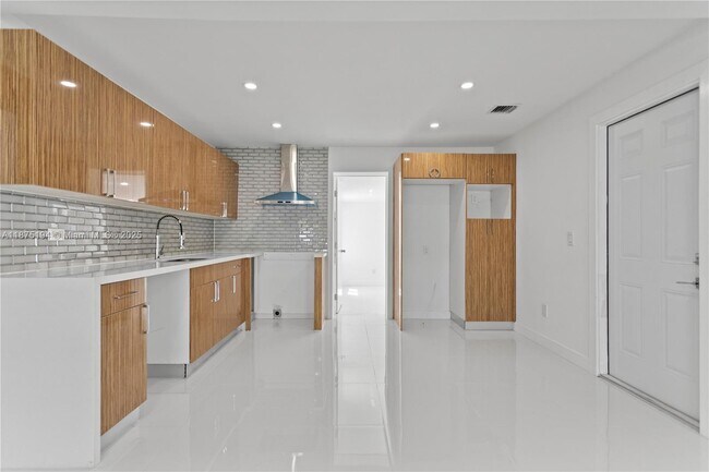 Building Photo - 1524 SW 32nd Ct