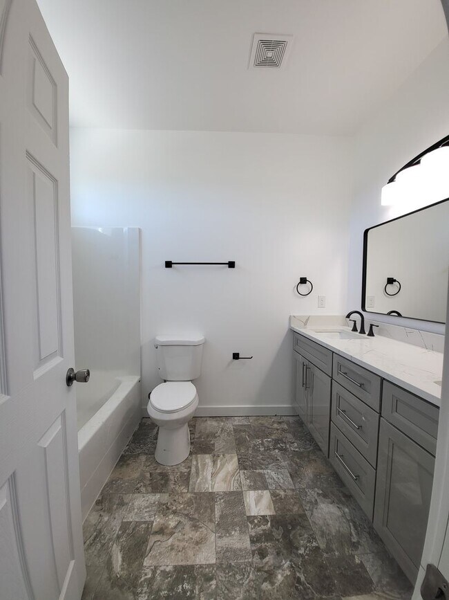 Building Photo - 683 Bryden Ave