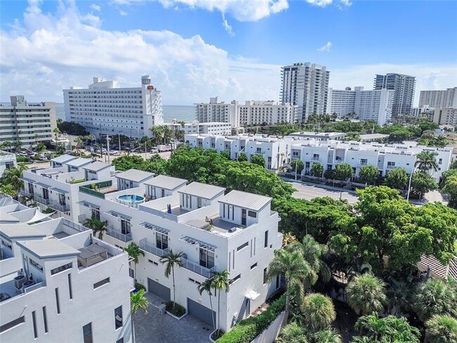 Building Photo - 3270 NE 15th St