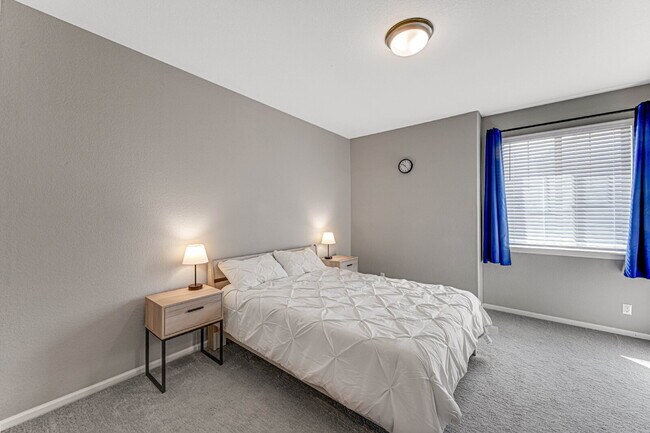 Building Photo - $4,795.00, 5 bed, 3.5 bath located in Denver.