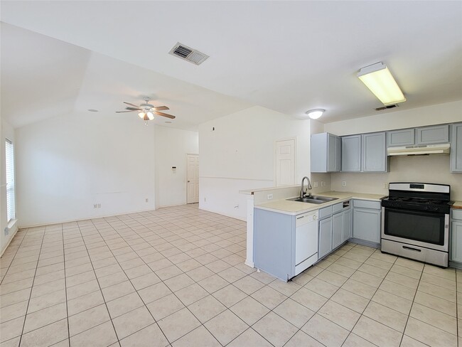 Building Photo - 16006 Hiram Clarke Rd