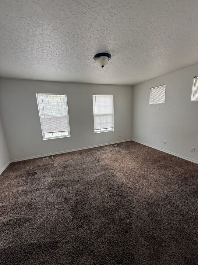 Building Photo - 225 Hudson Ave