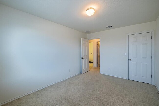 Building Photo - 6300 Routenburn St