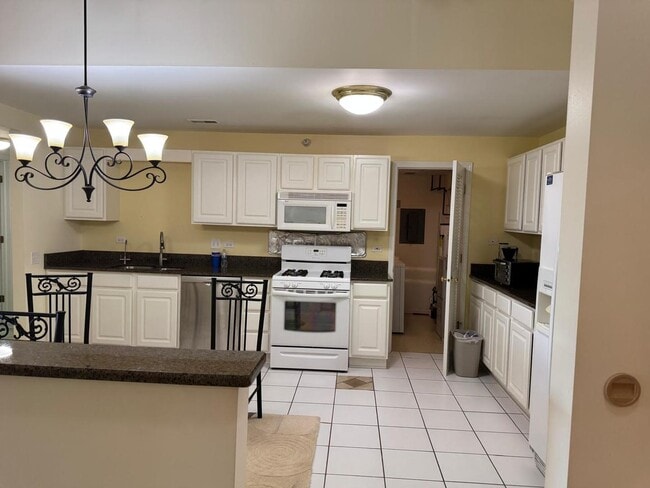 Building Photo - 2020 St Regis Dr