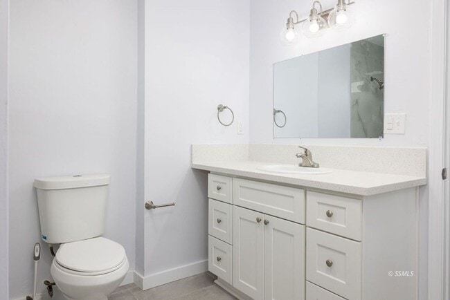 Building Photo - Beautiful fully remodeled 3 bedroom