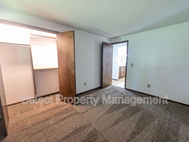 Building Photo - 4619 Arlington Pkwy S
