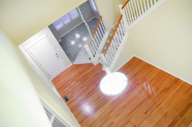 Building Photo - Modern 2-story in Sweetbrier. Private lot ...