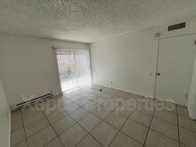 Building Photo - 556 E Chuckwalla Rd