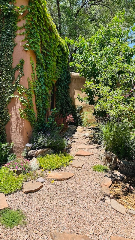 Building Photo - 824 Canyon Rd