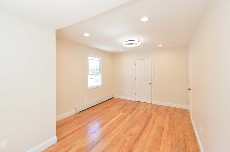 Building Photo - 309 Academy St