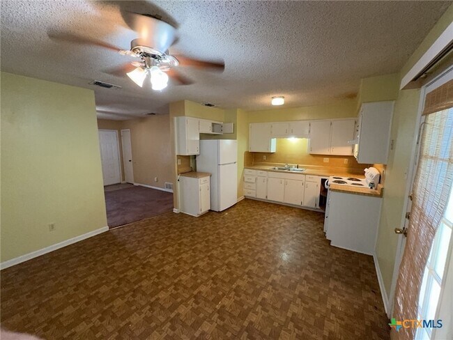 Building Photo - 820 Michelle Dr