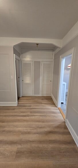 Building Photo - 2441 Crescent St