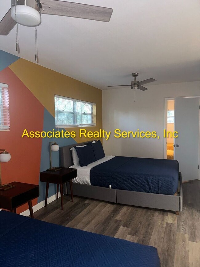 Building Photo - 3 Bed/2 Bath Spacious Home in Mason Manor! Screened Porch and Fenced Backyard!!!